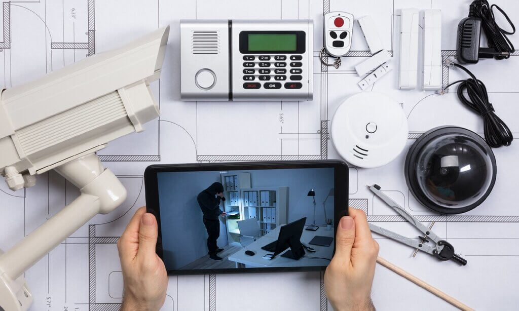 Обеспечение безопасности и конфиденциальности данных, получаемых через систему обратной связи