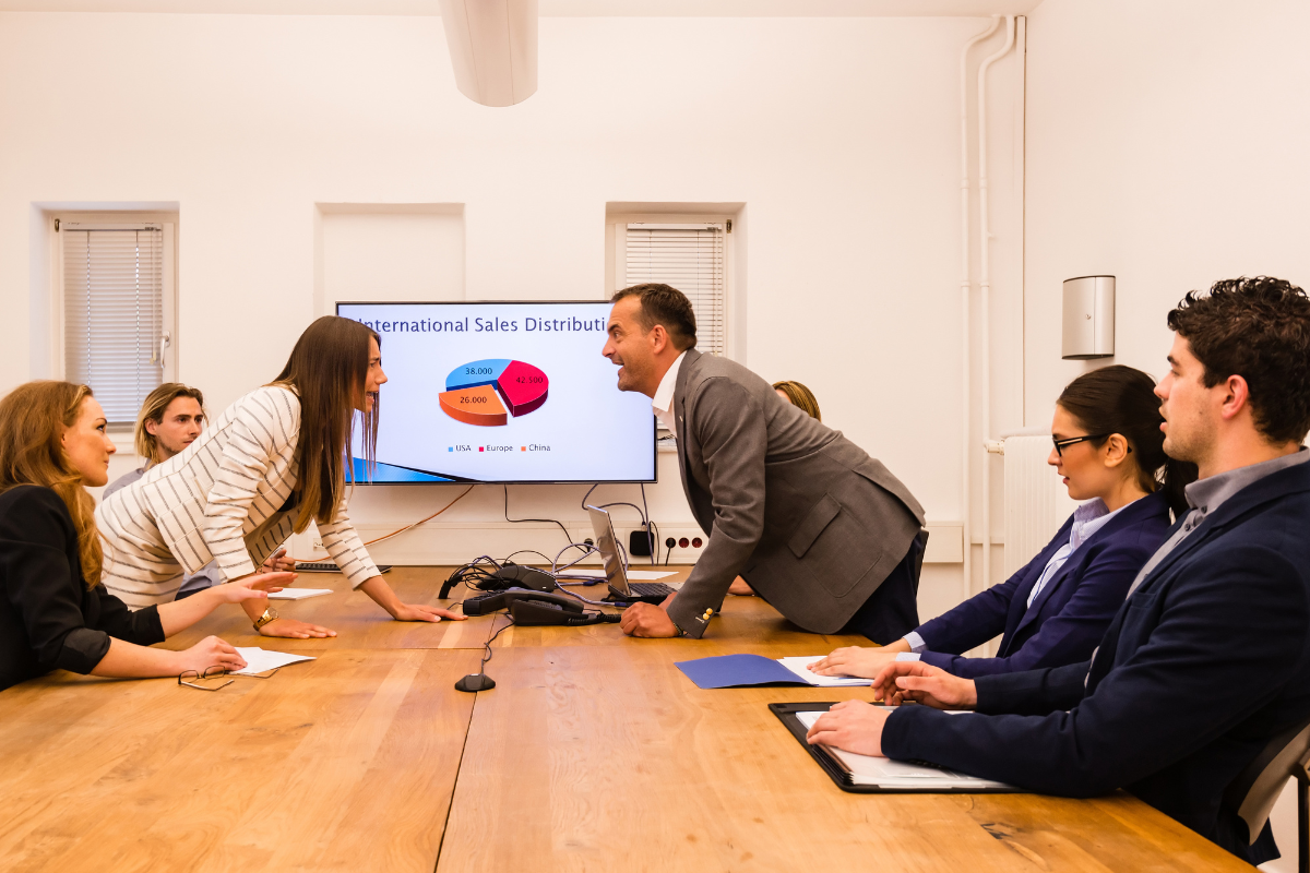 Управление конфликтами в коллективе цветочного магазина: практические рекомендации